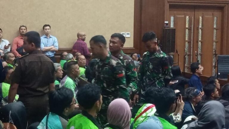 Kehadiran TNI di Sidang Nadiem Makarim Tuai Pertanyaan Hakim